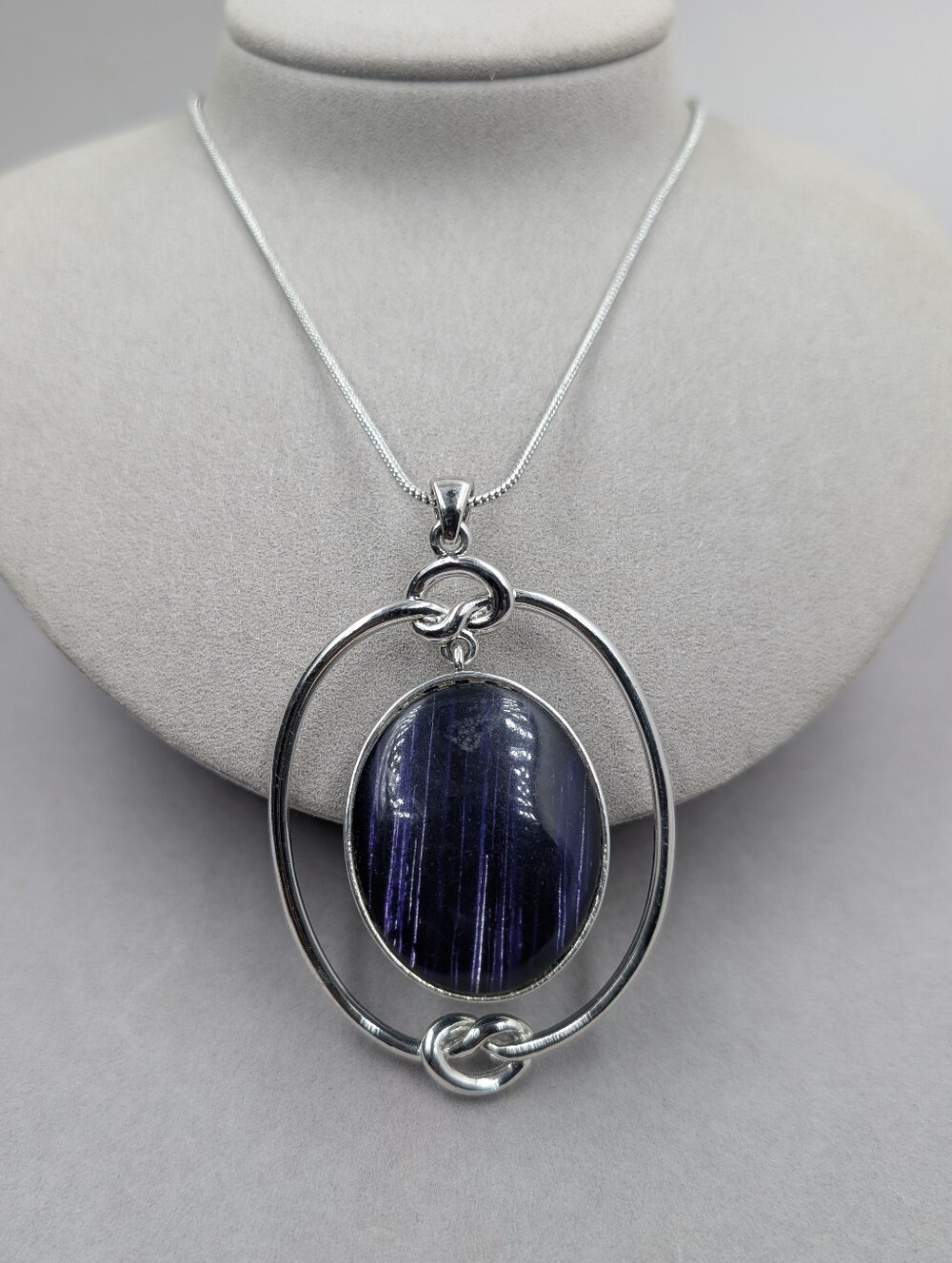 Chico's Silver-Tone Oval Pendant Necklace with Deep Blue Stone 0834